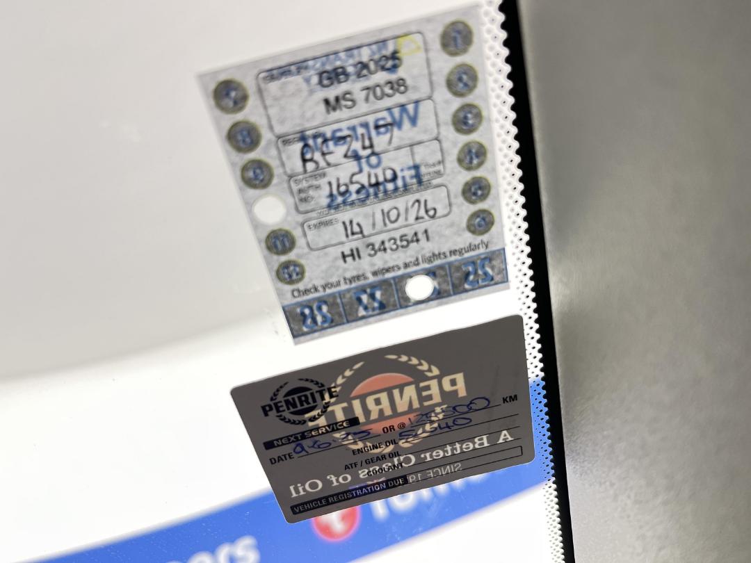 Photo '23' of Holden Commodore Photo '23' of Holden Commodore