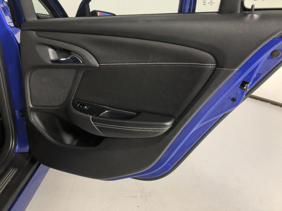 Photo '19' of Holden Commodore Photo '19' of Holden Commodore