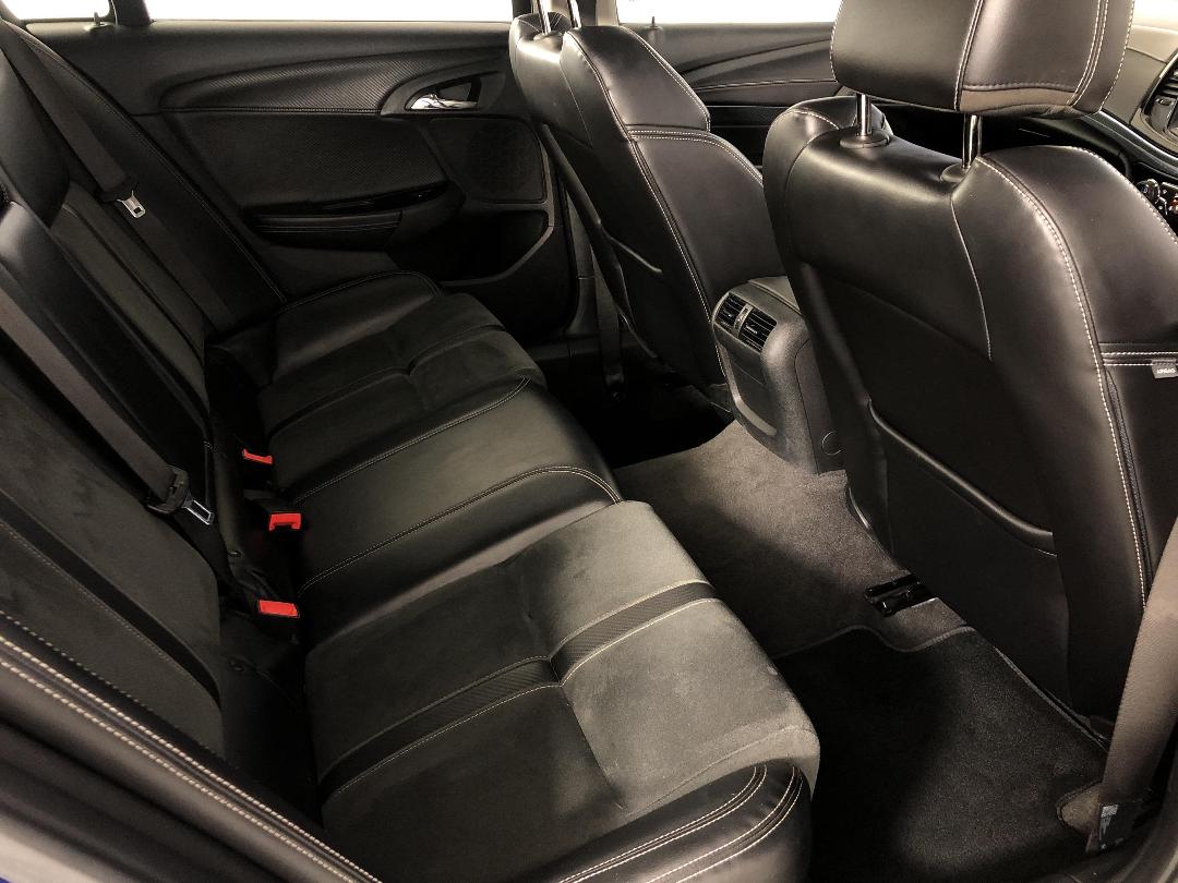 Photo '20' of Holden Commodore Photo '20' of Holden Commodore