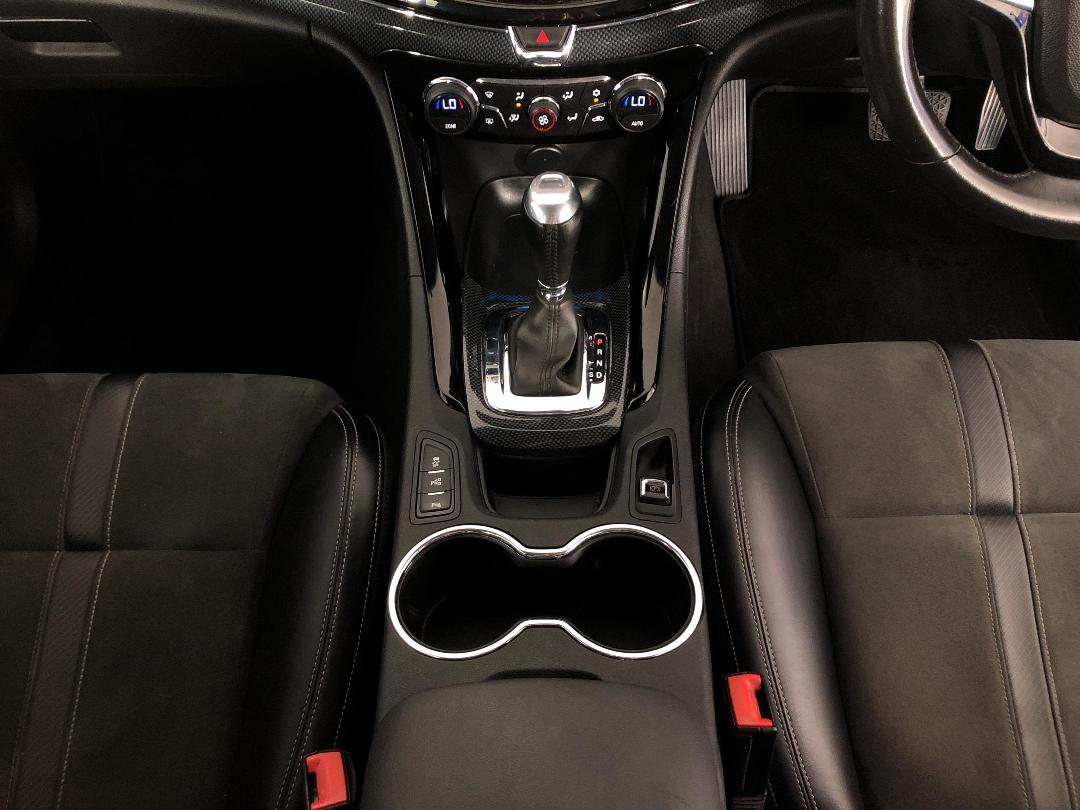 Photo '18' of Holden Commodore Photo '18' of Holden Commodore