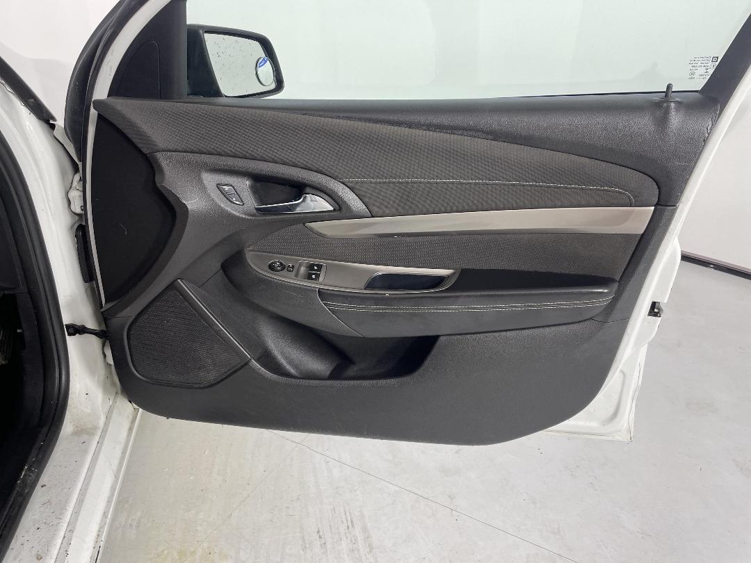 Photo '15' of Holden Commodore Photo '15' of Holden Commodore