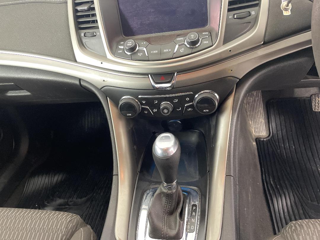 Photo '18' of Holden Commodore Photo '18' of Holden Commodore