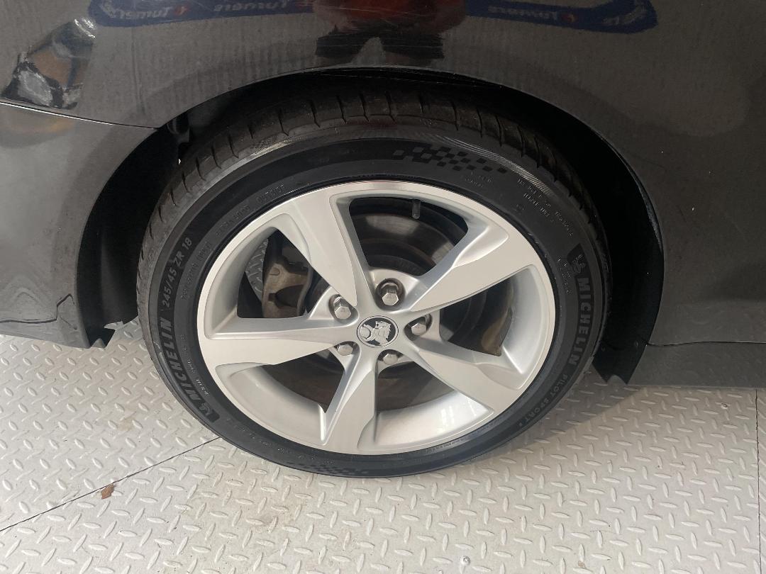 Photo '12' of Holden Commodore Photo '12' of Holden Commodore