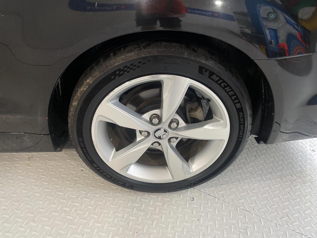 Photo '11' of Holden Commodore Photo '11' of Holden Commodore