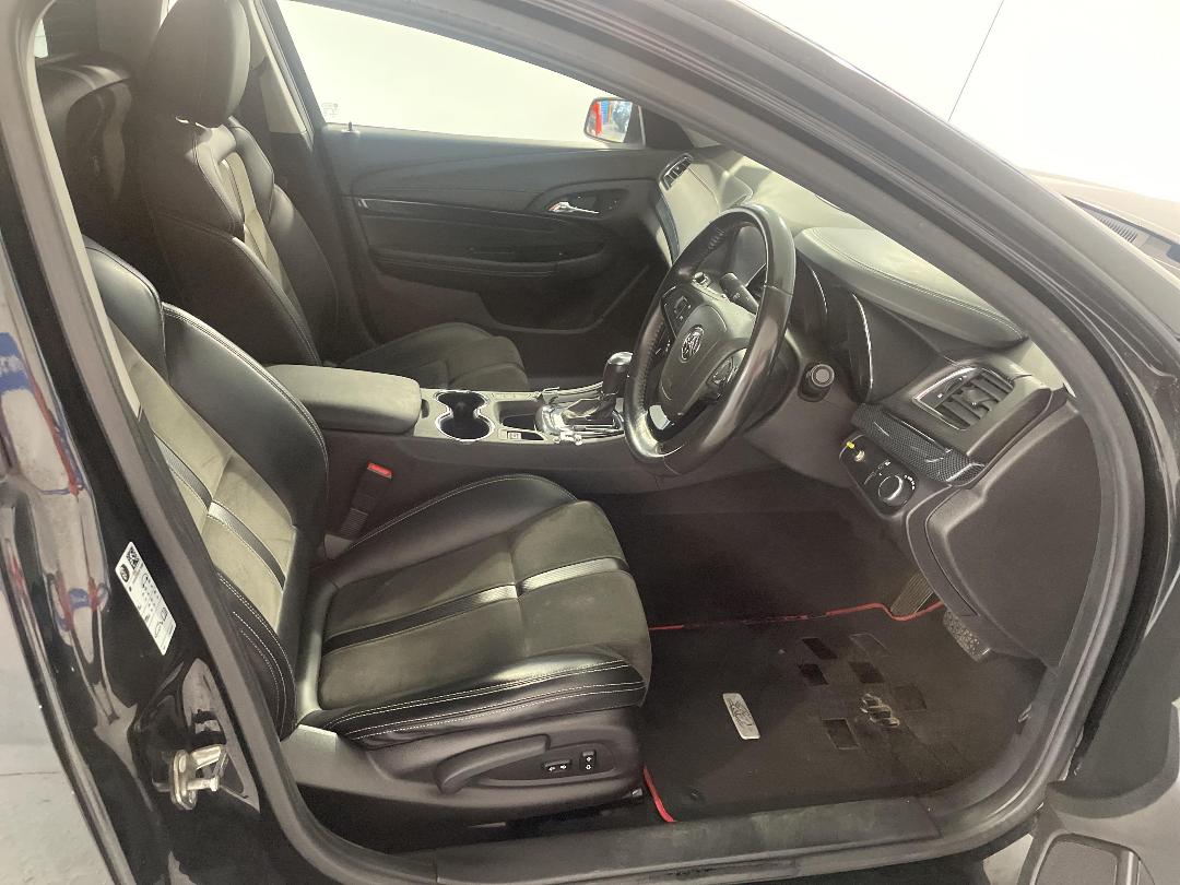 Photo '16' of Holden Commodore Photo '16' of Holden Commodore