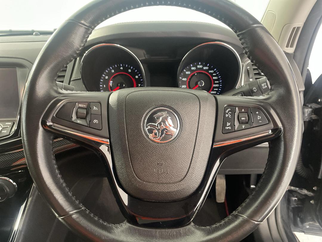 Photo '25' of Holden Commodore Photo '25' of Holden Commodore