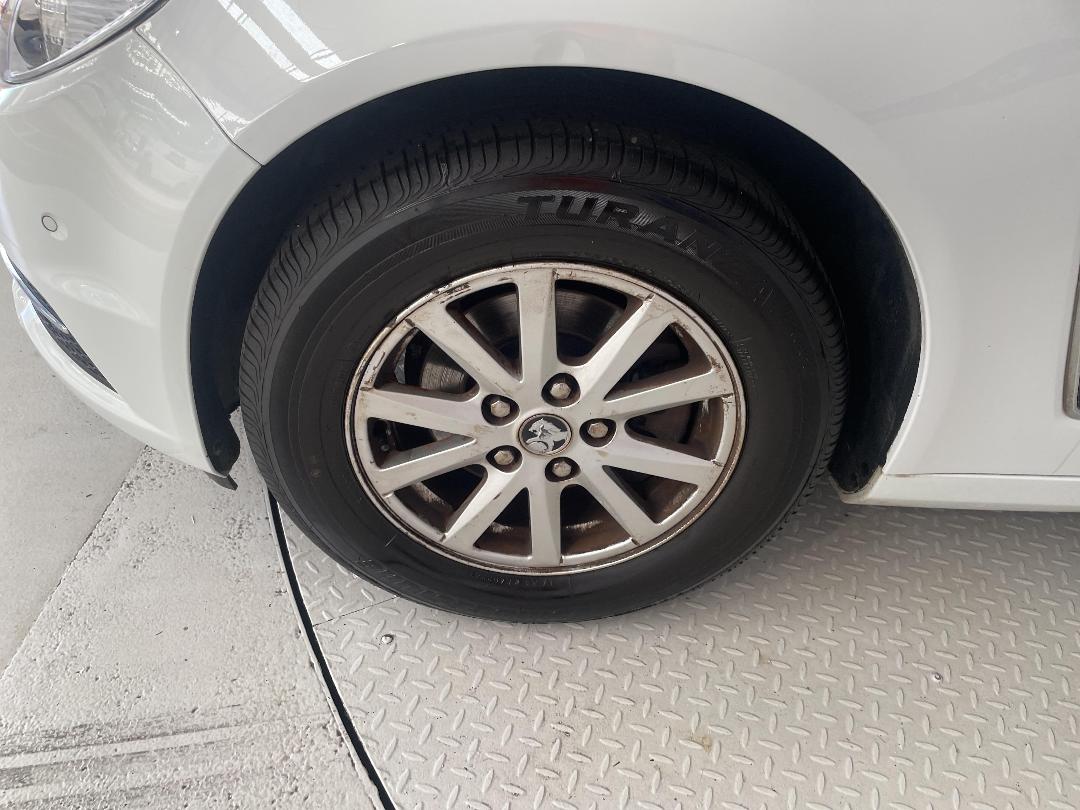 Photo '10' of Holden Commodore Photo '10' of Holden Commodore