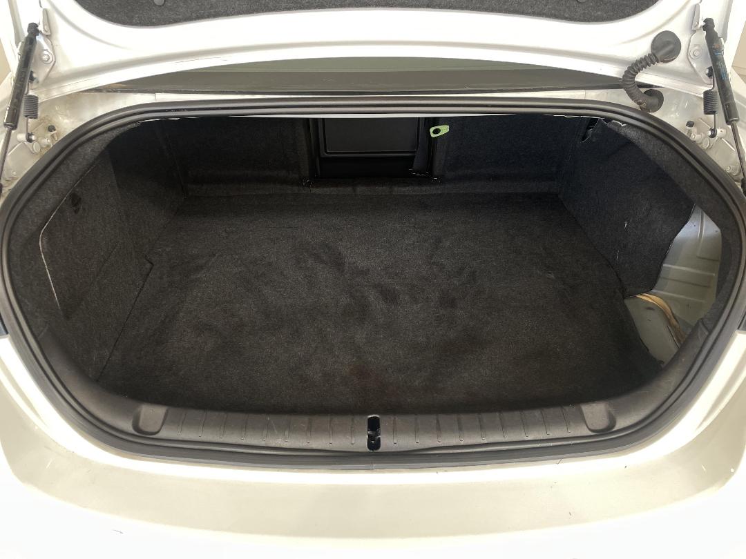 Photo '14' of Holden Commodore Photo '14' of Holden Commodore