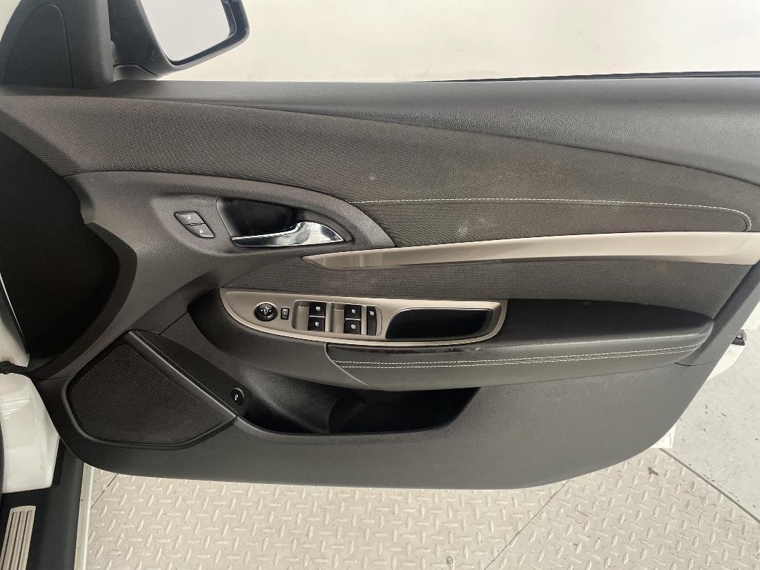 Photo '15' of Holden Commodore Photo '15' of Holden Commodore