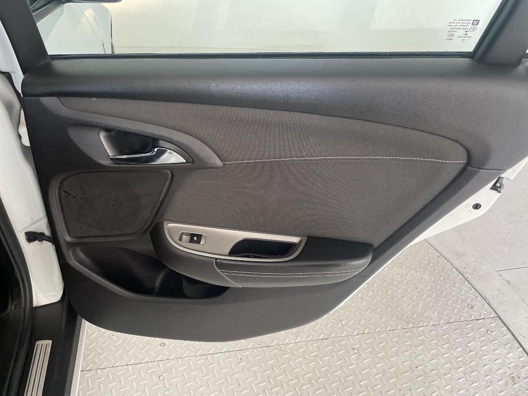 Photo '19' of Holden Commodore Photo '19' of Holden Commodore