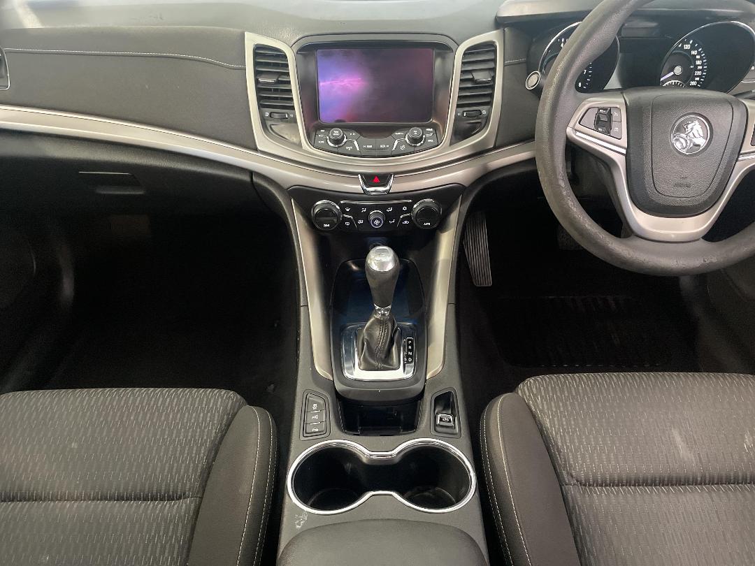 Photo '18' of Holden Commodore Photo '18' of Holden Commodore