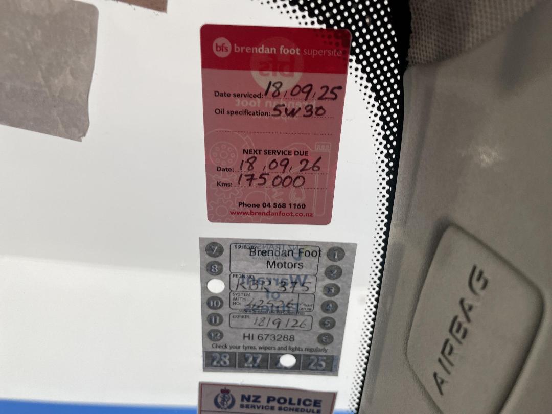 Photo '33' of Holden Commodore Photo '33' of Holden Commodore