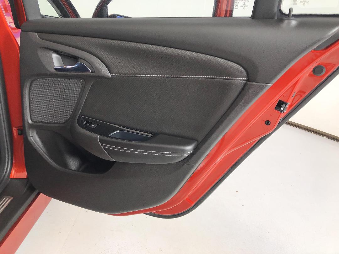 Photo '19' of Holden Commodore Photo '19' of Holden Commodore