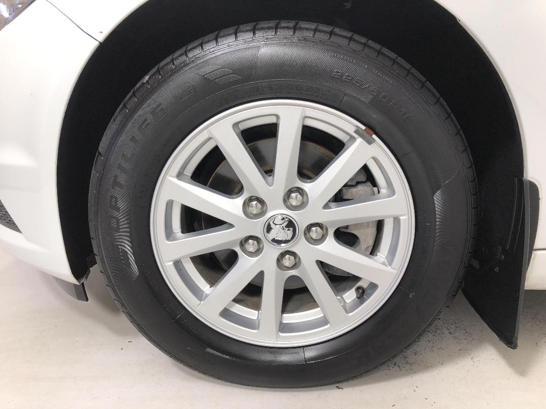 Photo '10' of Holden Commodore Photo '10' of Holden Commodore