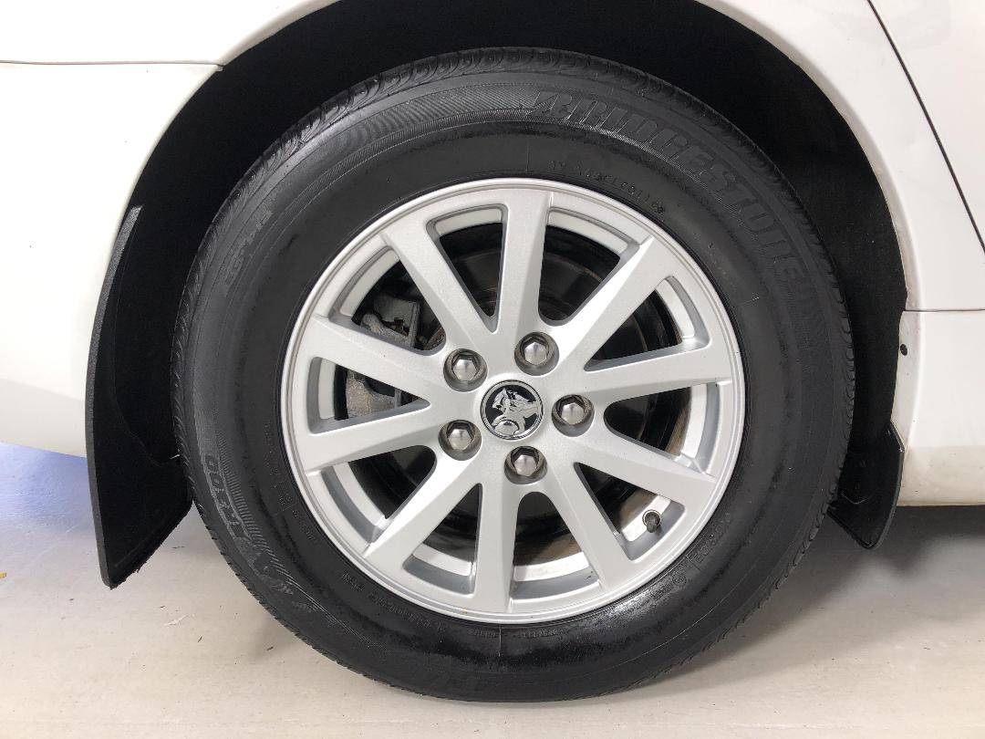 Photo '12' of Holden Commodore Photo '12' of Holden Commodore