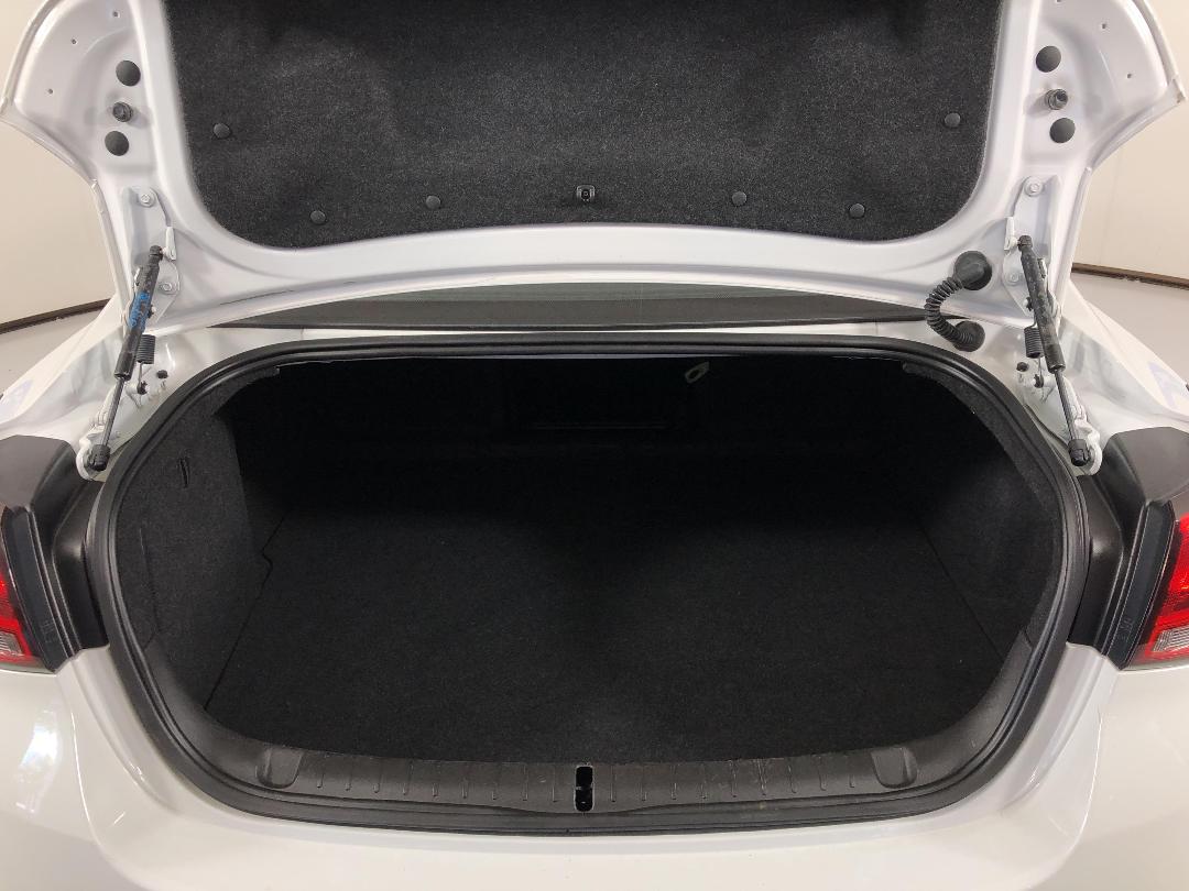 Photo '14' of Holden Commodore Photo '14' of Holden Commodore