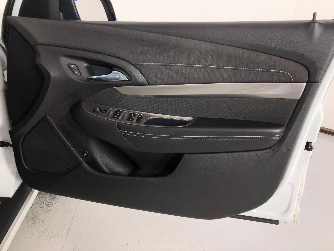 Photo '15' of Holden Commodore Photo '15' of Holden Commodore