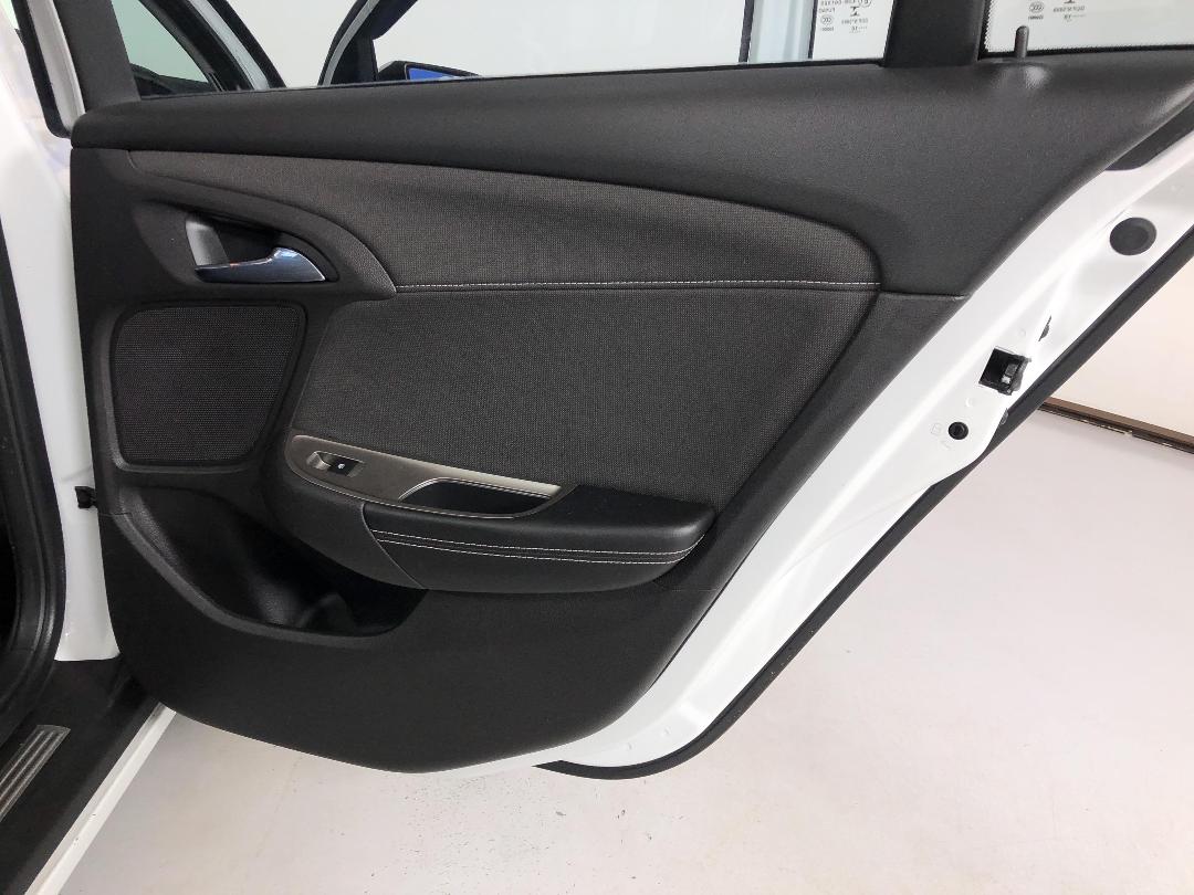 Photo '19' of Holden Commodore Photo '19' of Holden Commodore