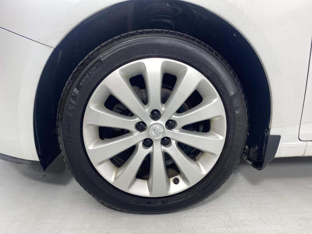 Photo '10' of Holden Cruze