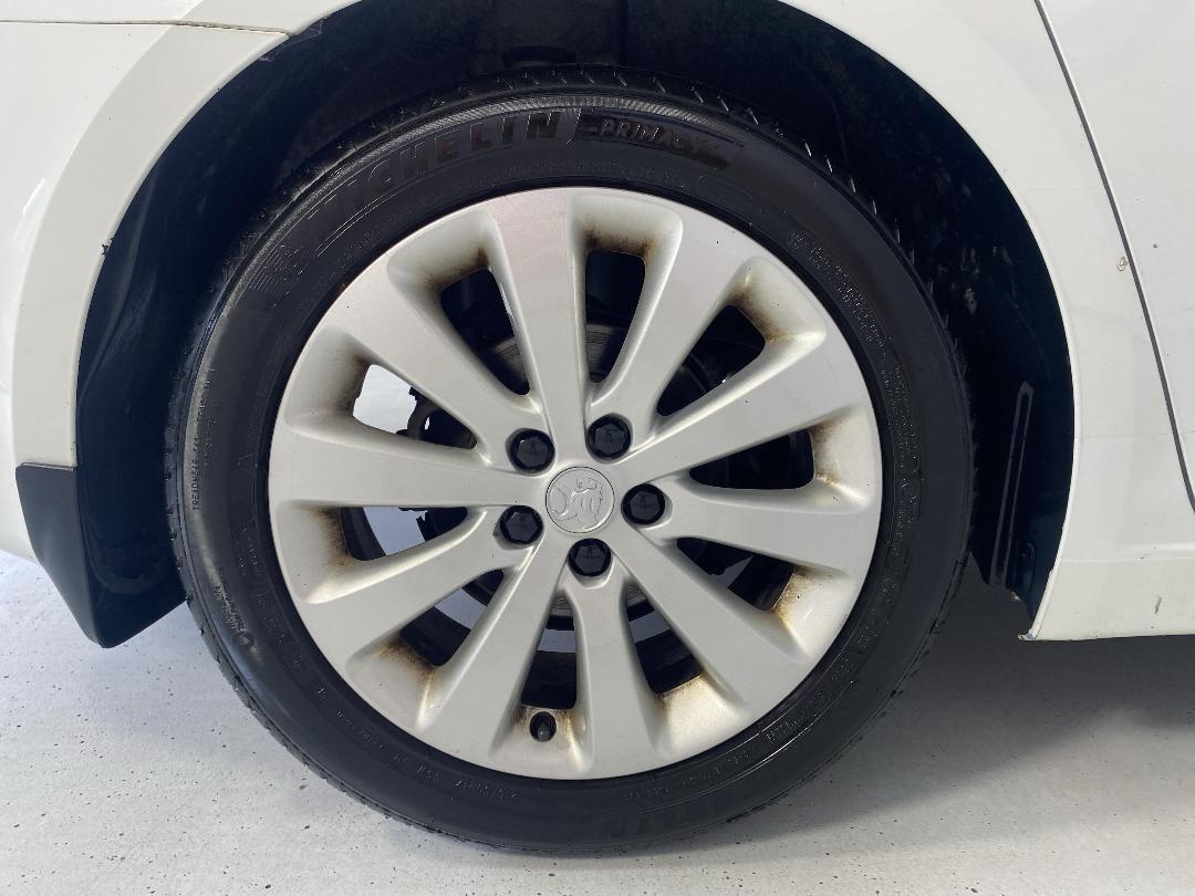 Photo '12' of Holden Cruze