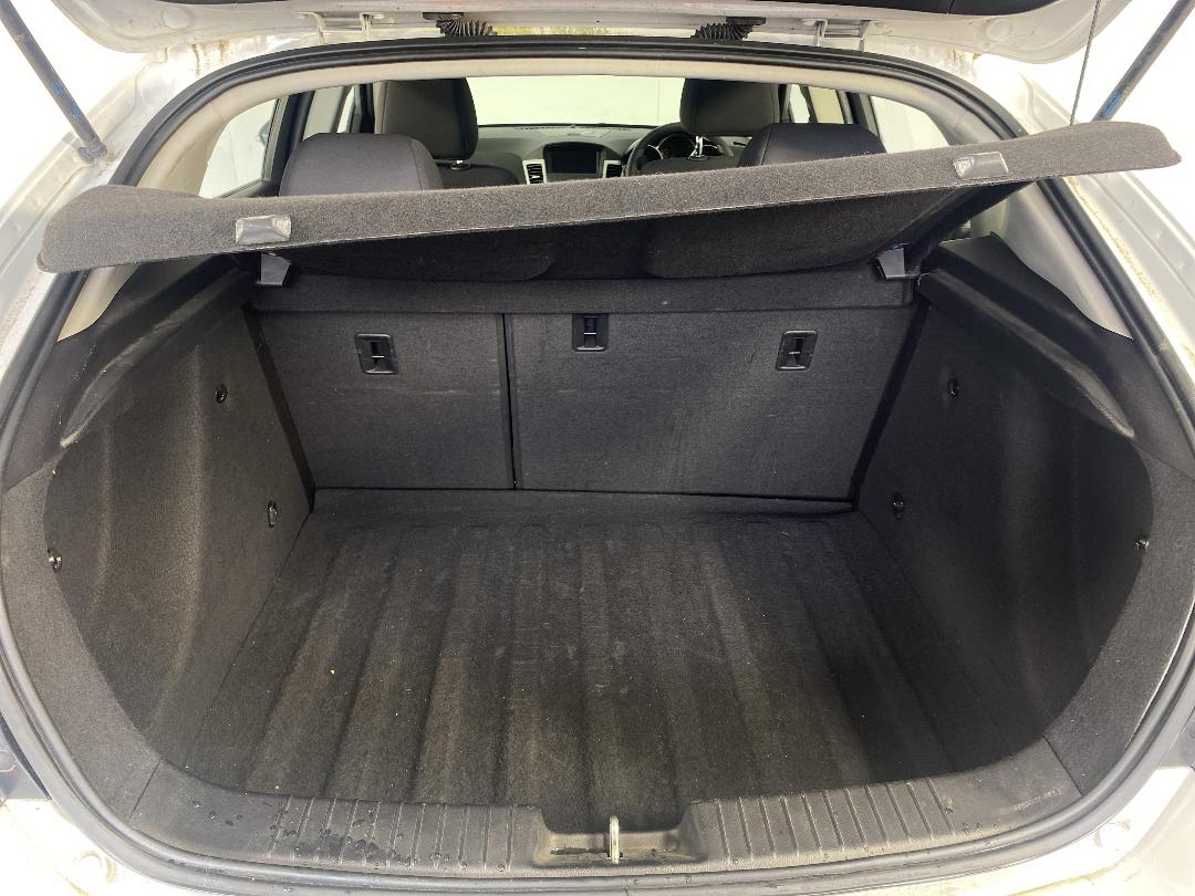 Photo '14' of Holden Cruze