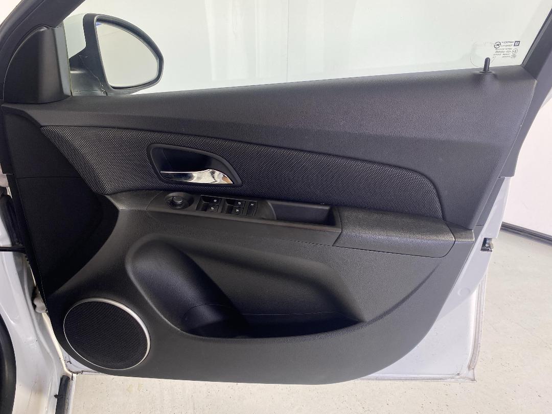 Photo '15' of Holden Cruze