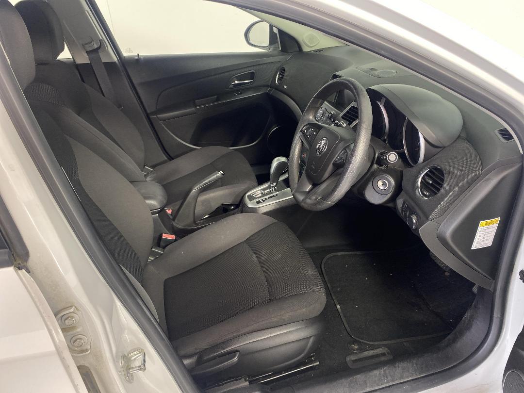 Photo '16' of Holden Cruze