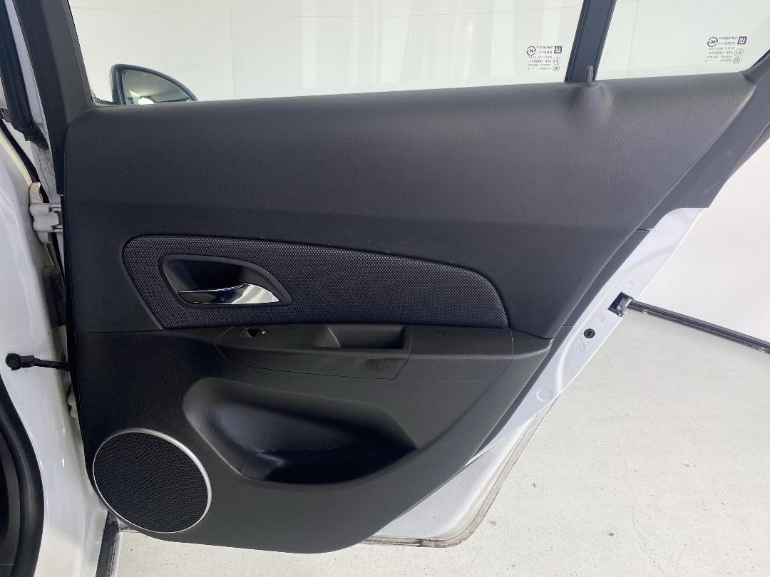 Photo '19' of Holden Cruze