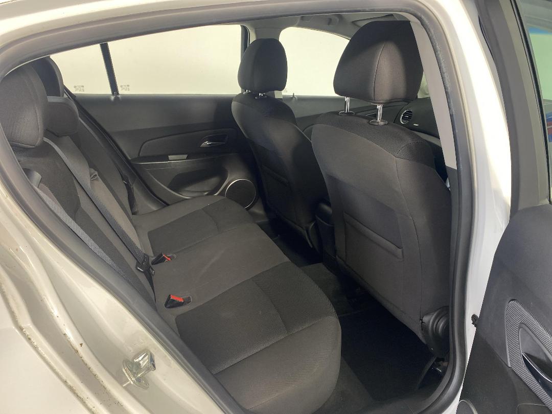 Photo '20' of Holden Cruze