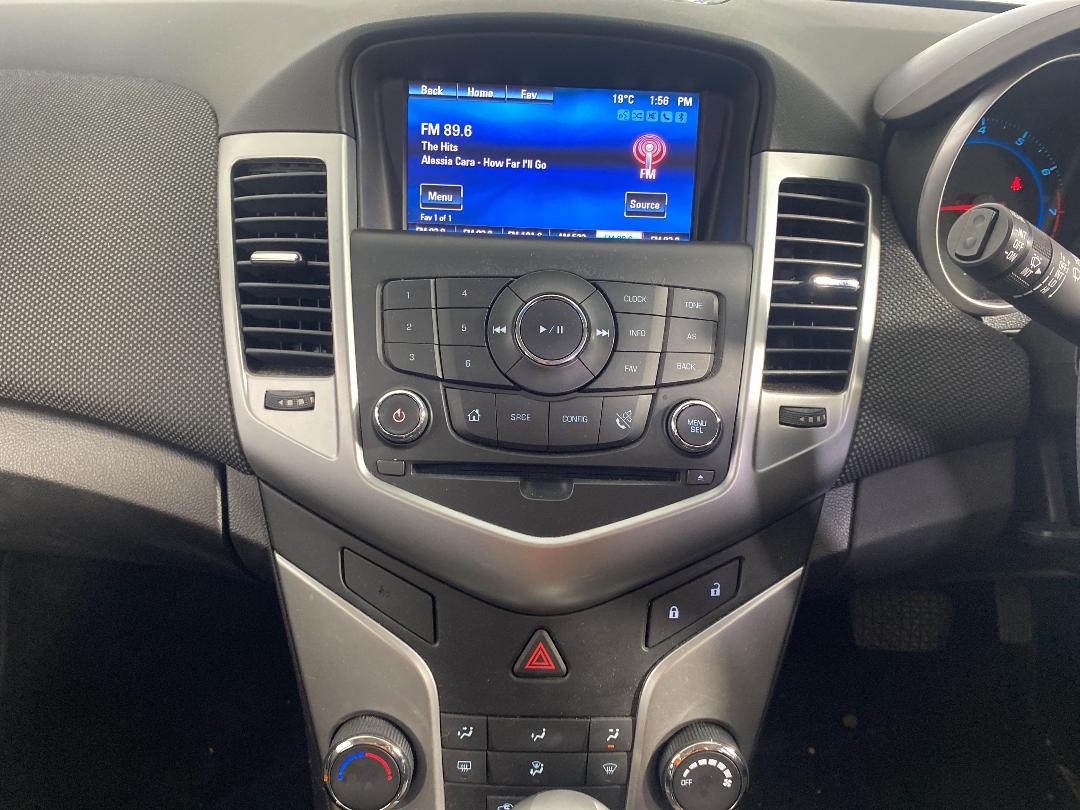 Photo '18' of Holden Cruze