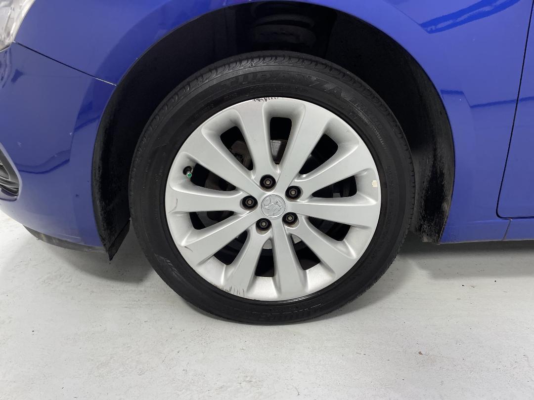 Photo '10' of Holden Cruze