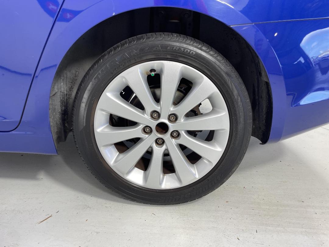 Photo '11' of Holden Cruze