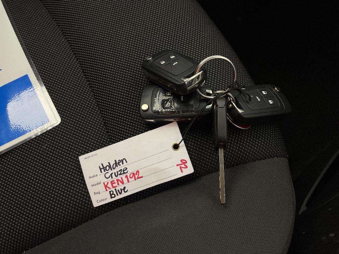 Photo '22' of Holden Cruze