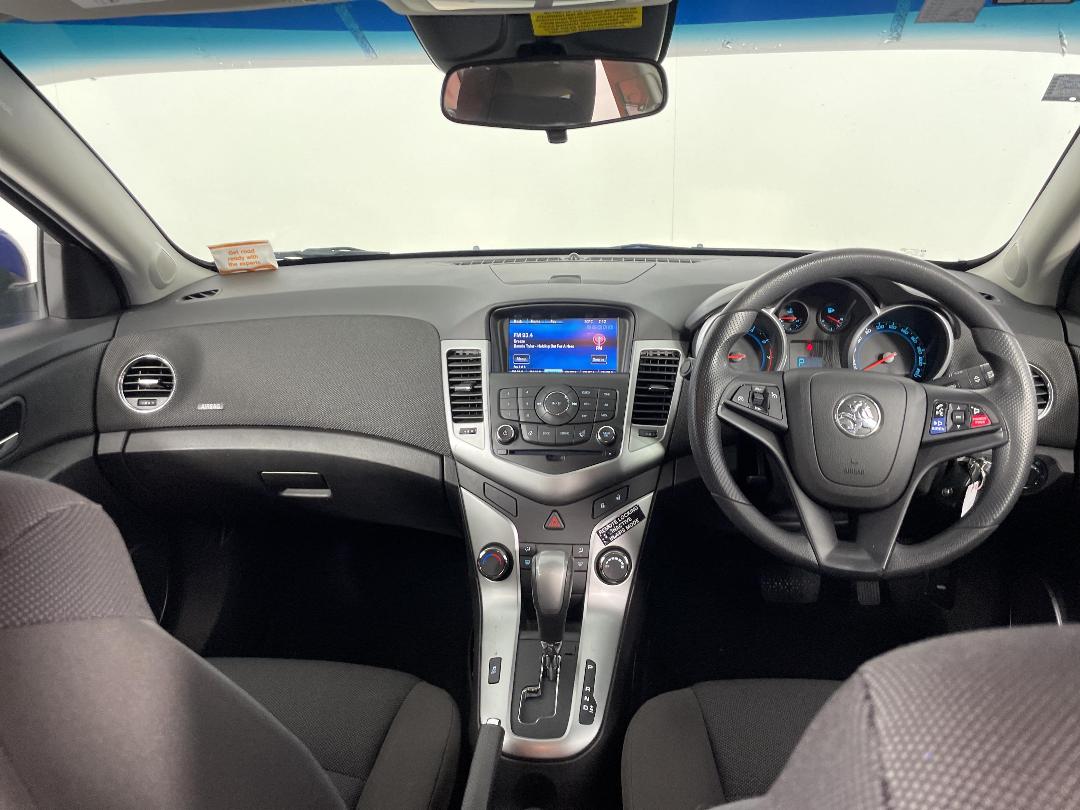 Photo '17' of Holden Cruze