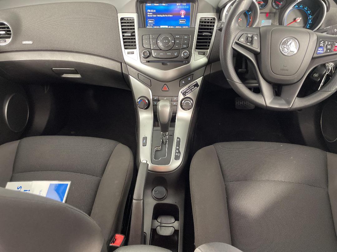 Photo '18' of Holden Cruze