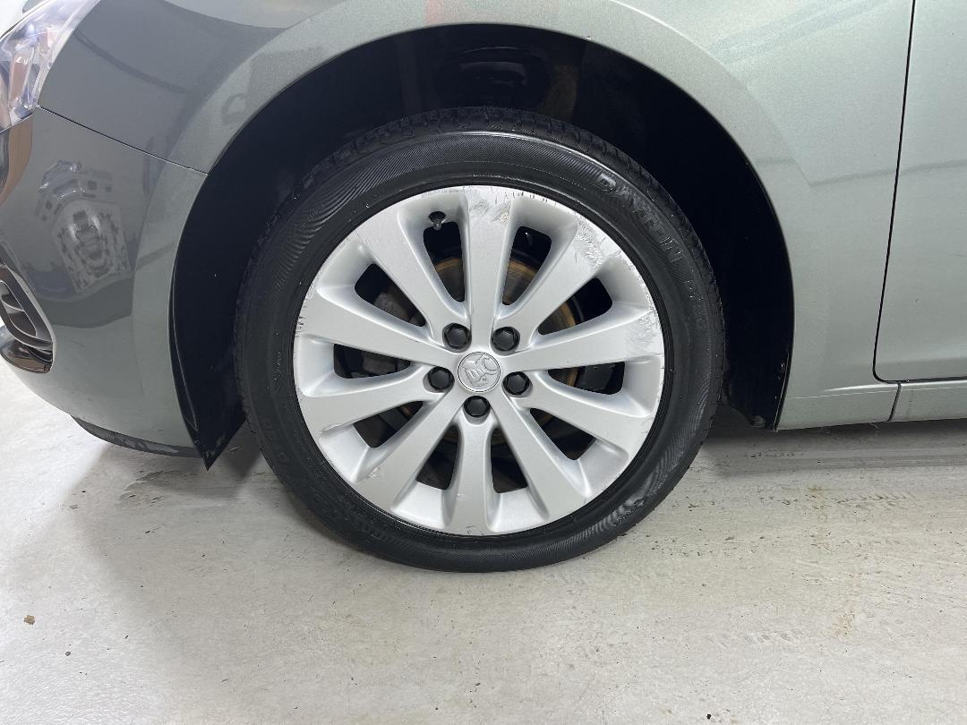 Photo '10' of Holden Cruze