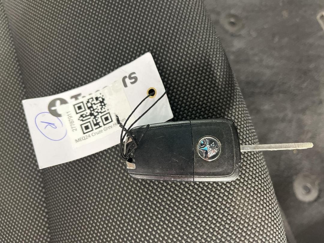 Photo '22' of Holden Cruze