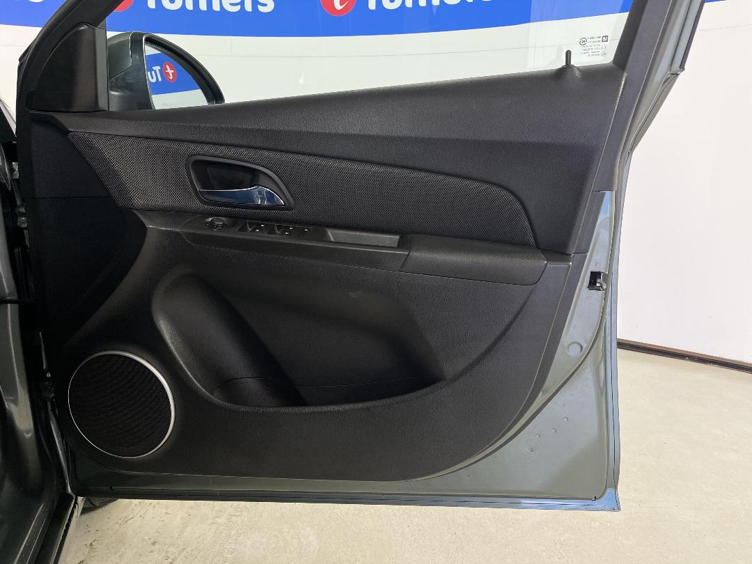 Photo '15' of Holden Cruze