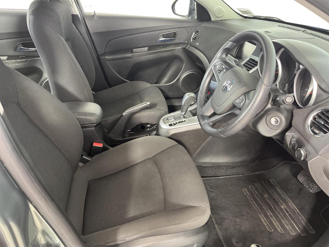 Photo '16' of Holden Cruze