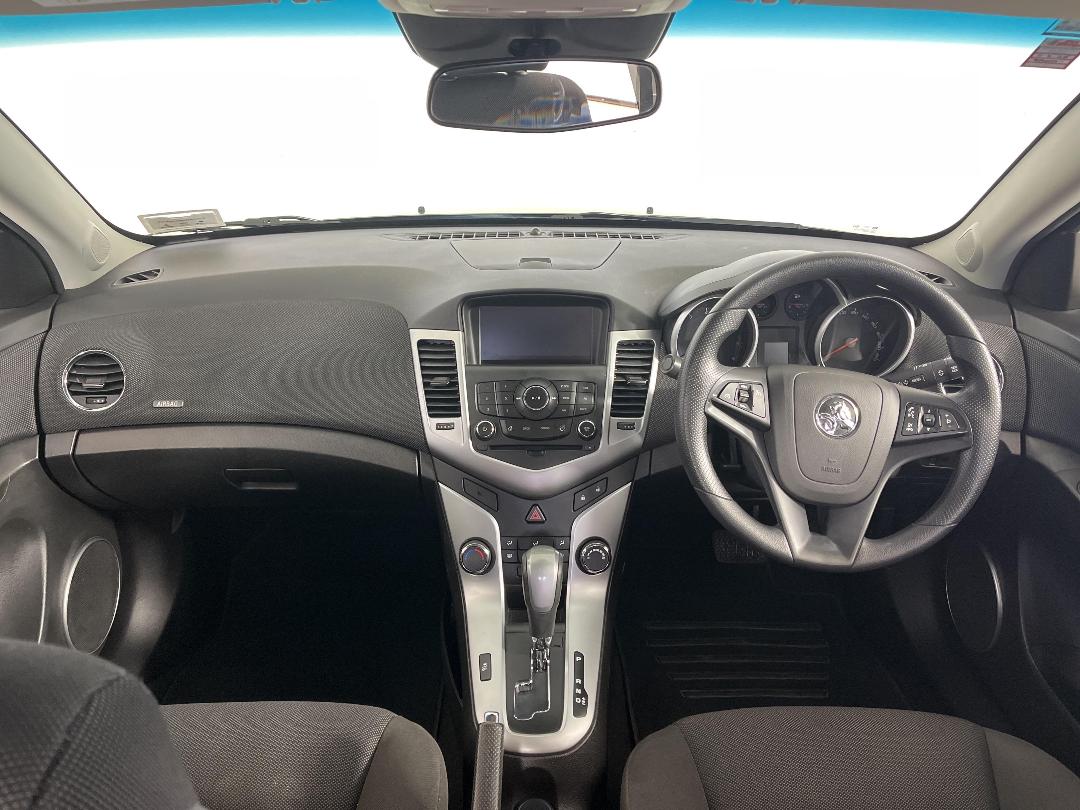 Photo '17' of Holden Cruze