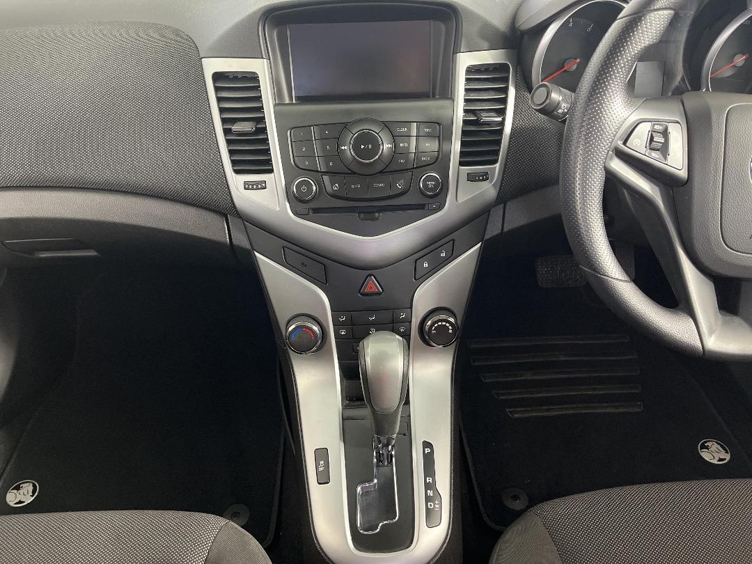 Photo '18' of Holden Cruze