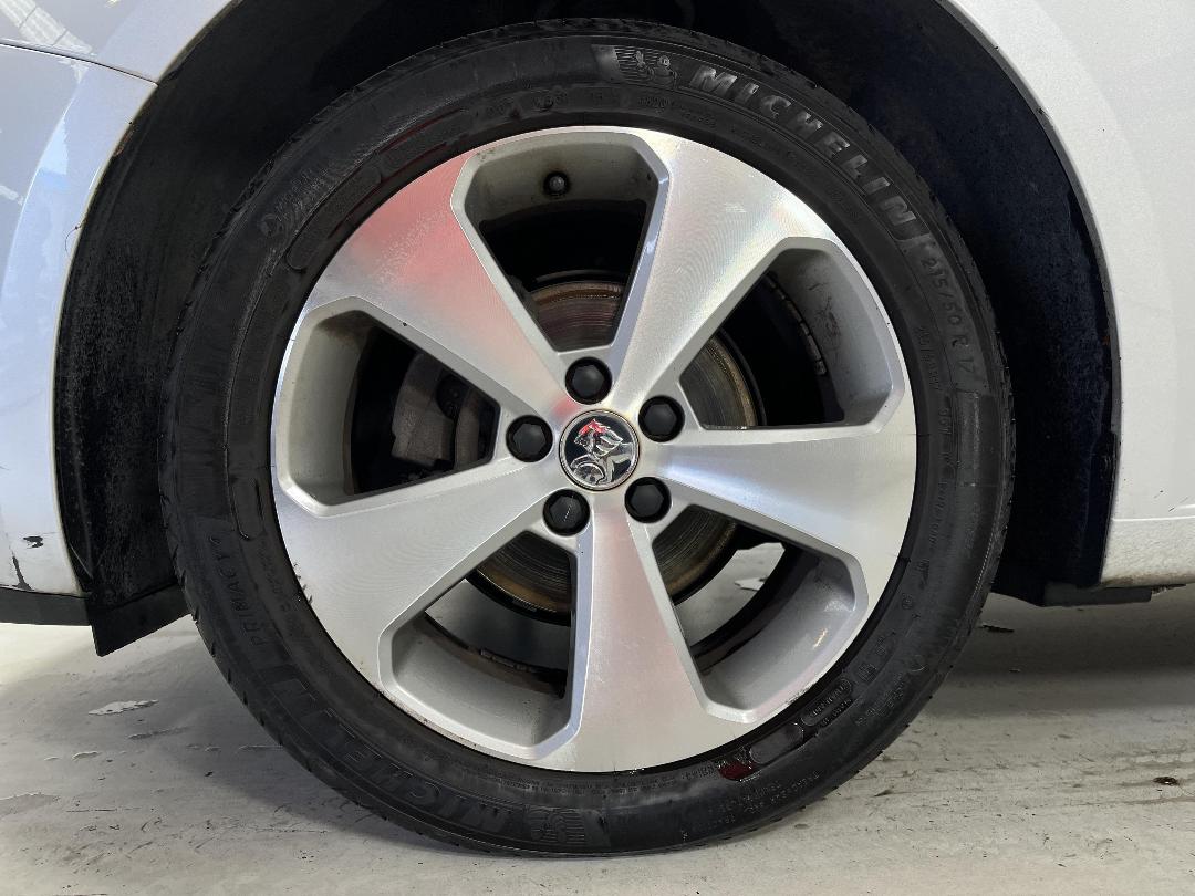 Photo '10' of Holden Cruze