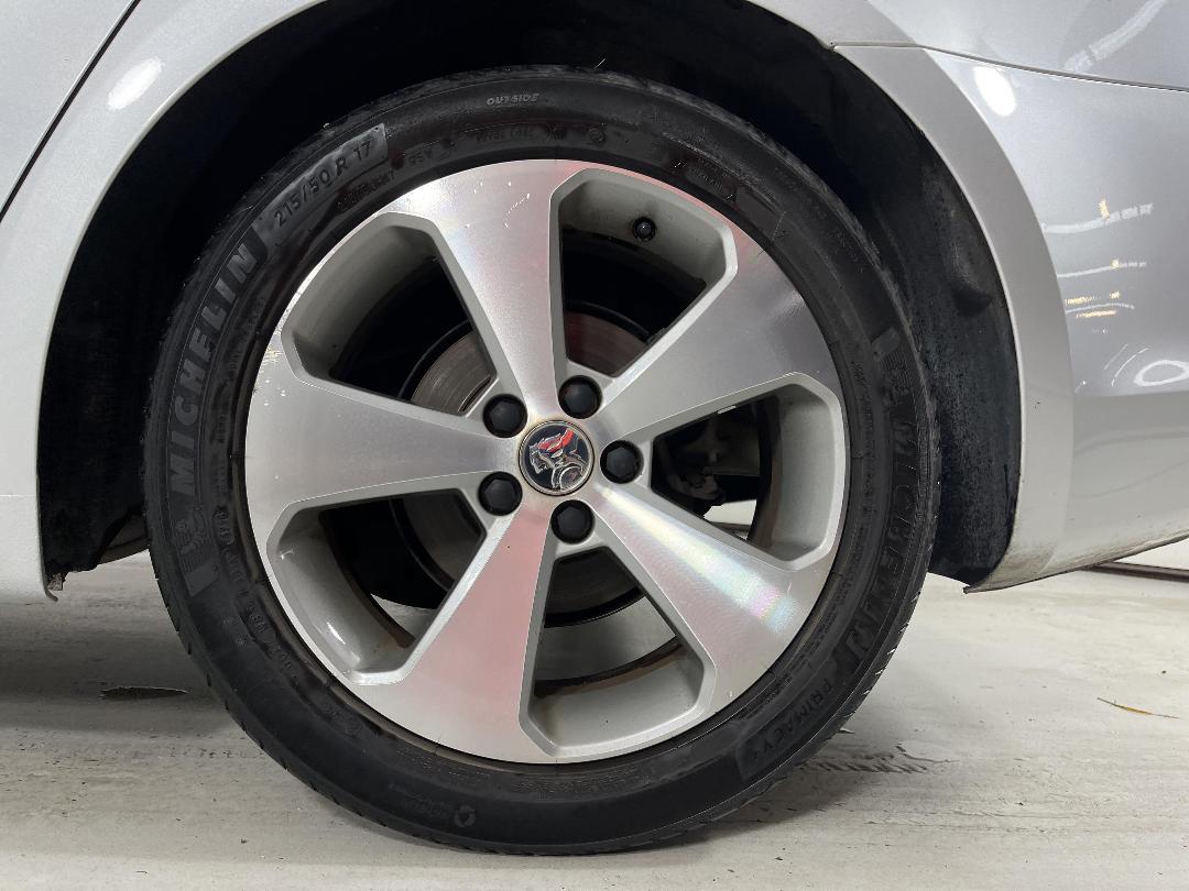 Photo '11' of Holden Cruze