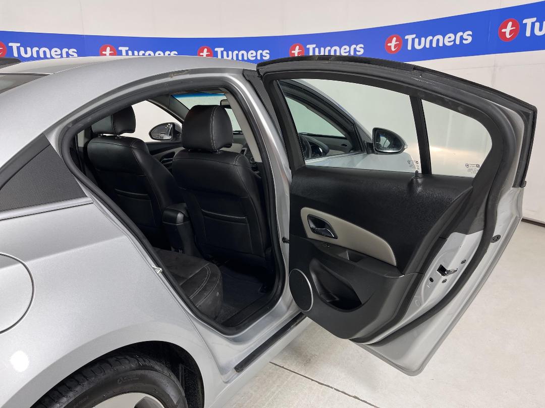 Photo '19' of Holden Cruze