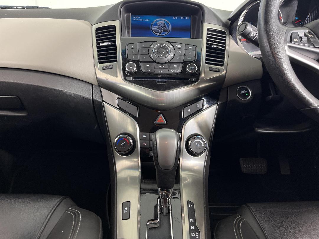 Photo '18' of Holden Cruze