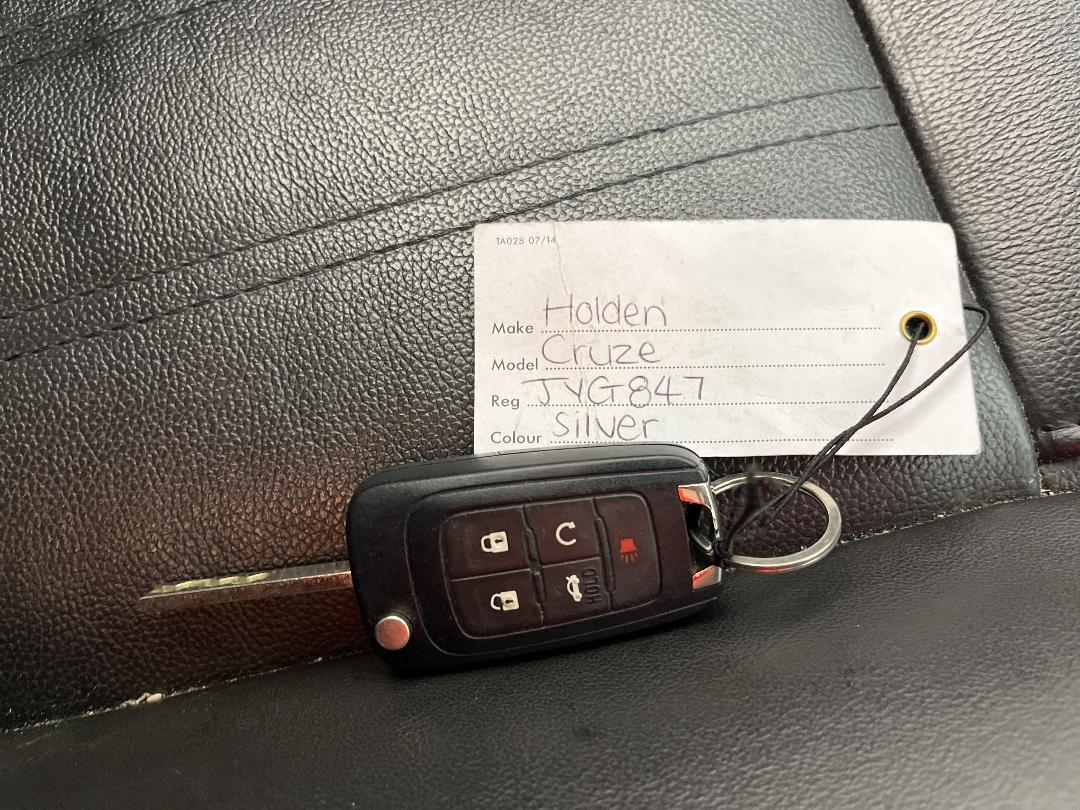 Photo '22' of Holden Cruze