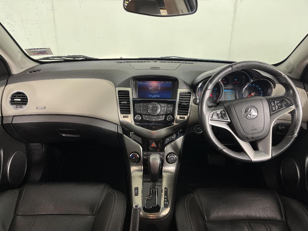 Photo '17' of Holden Cruze