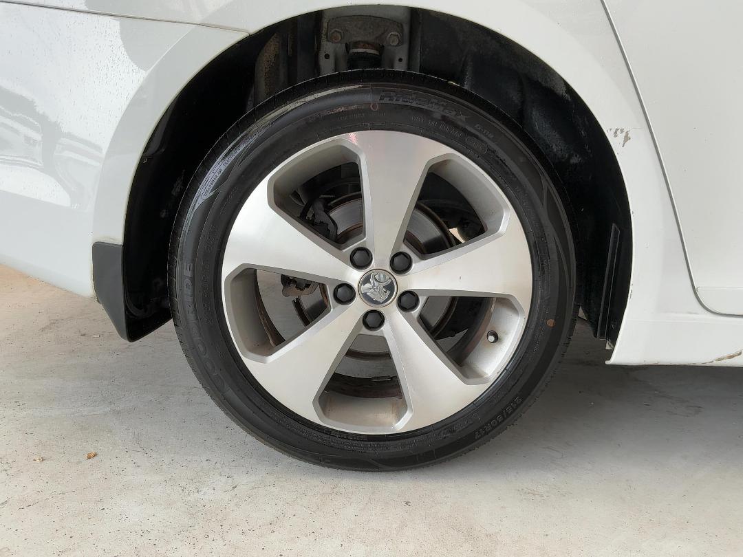 Photo '12' of Holden Cruze