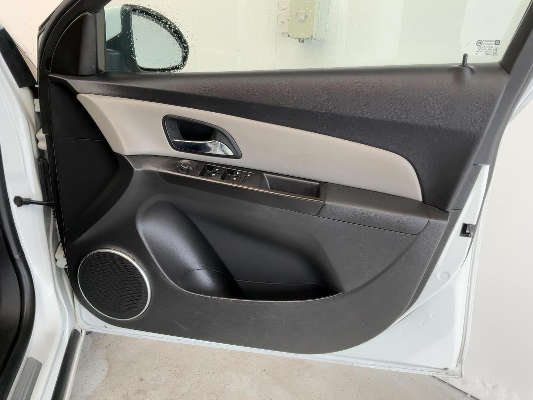 Photo '15' of Holden Cruze