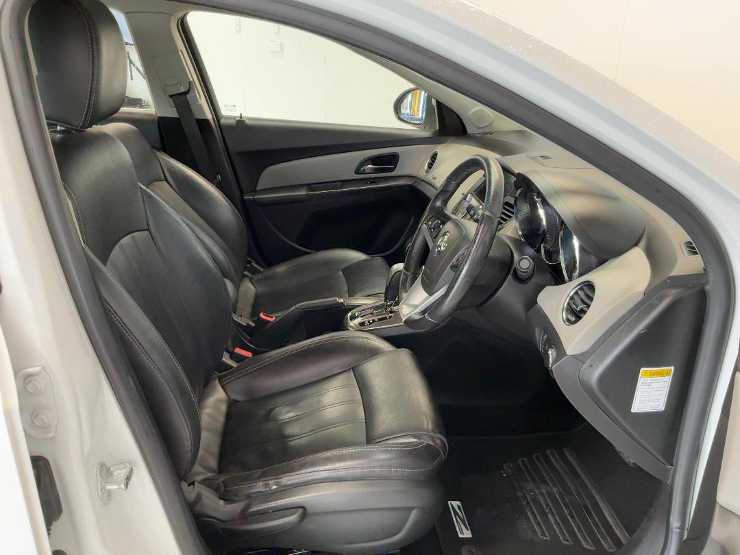 Photo '16' of Holden Cruze